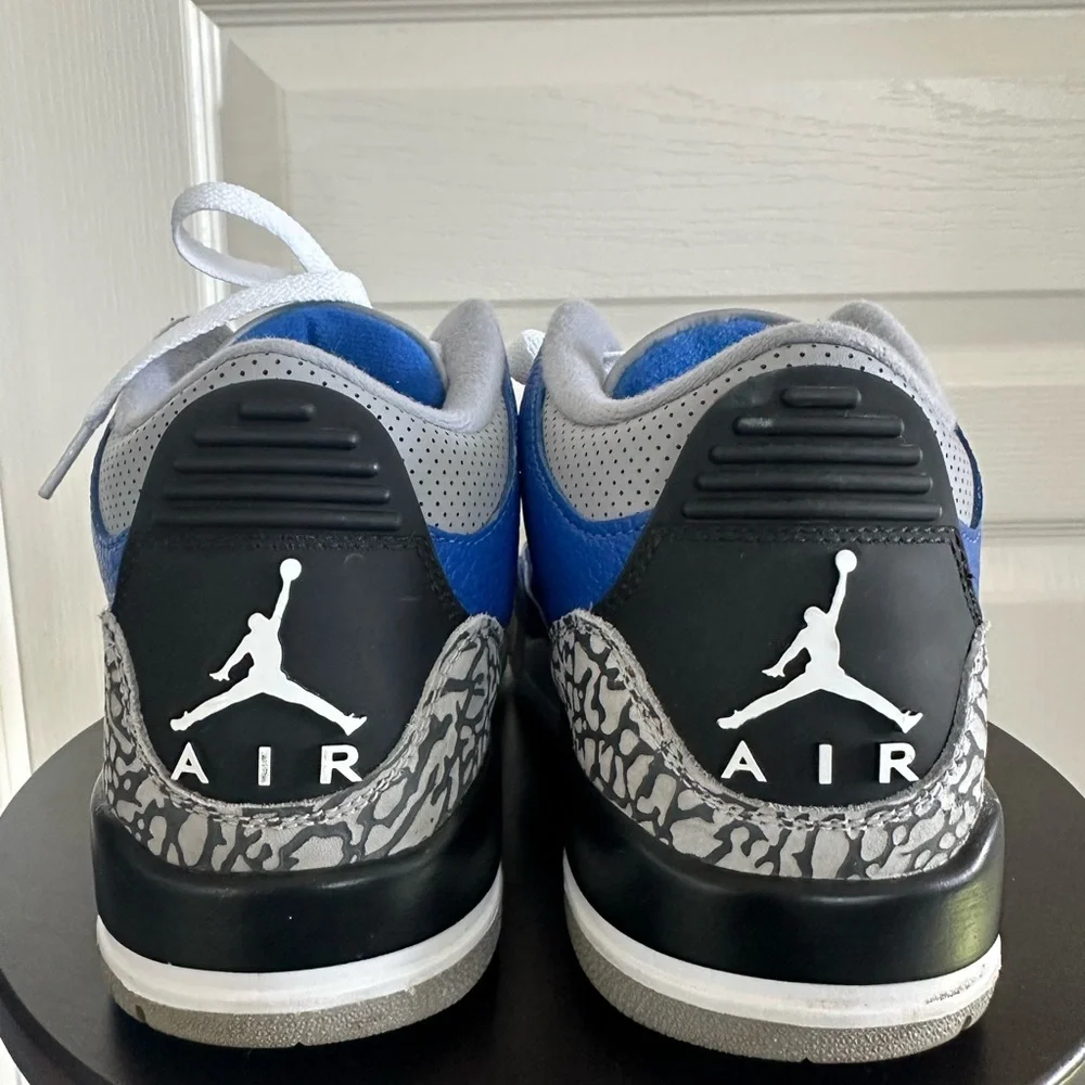 Jordan 3 Retro Varsity Royal Cement – Used – Men’s size 8.5  CT-8532-400